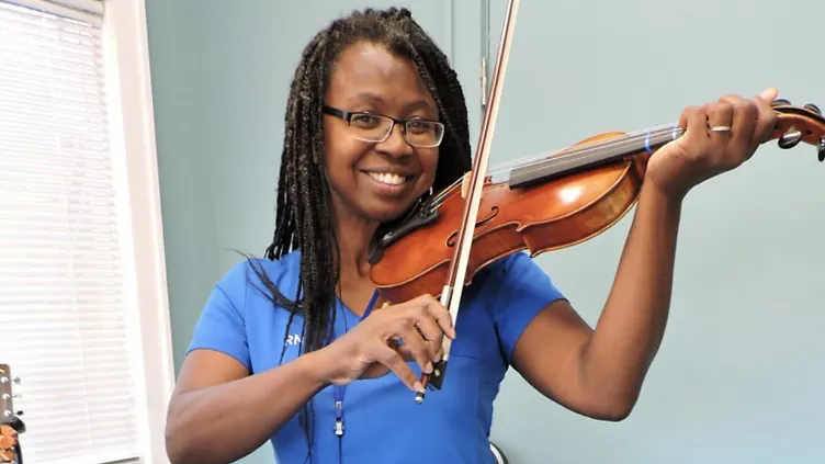 Women plays violin at the Community Music School